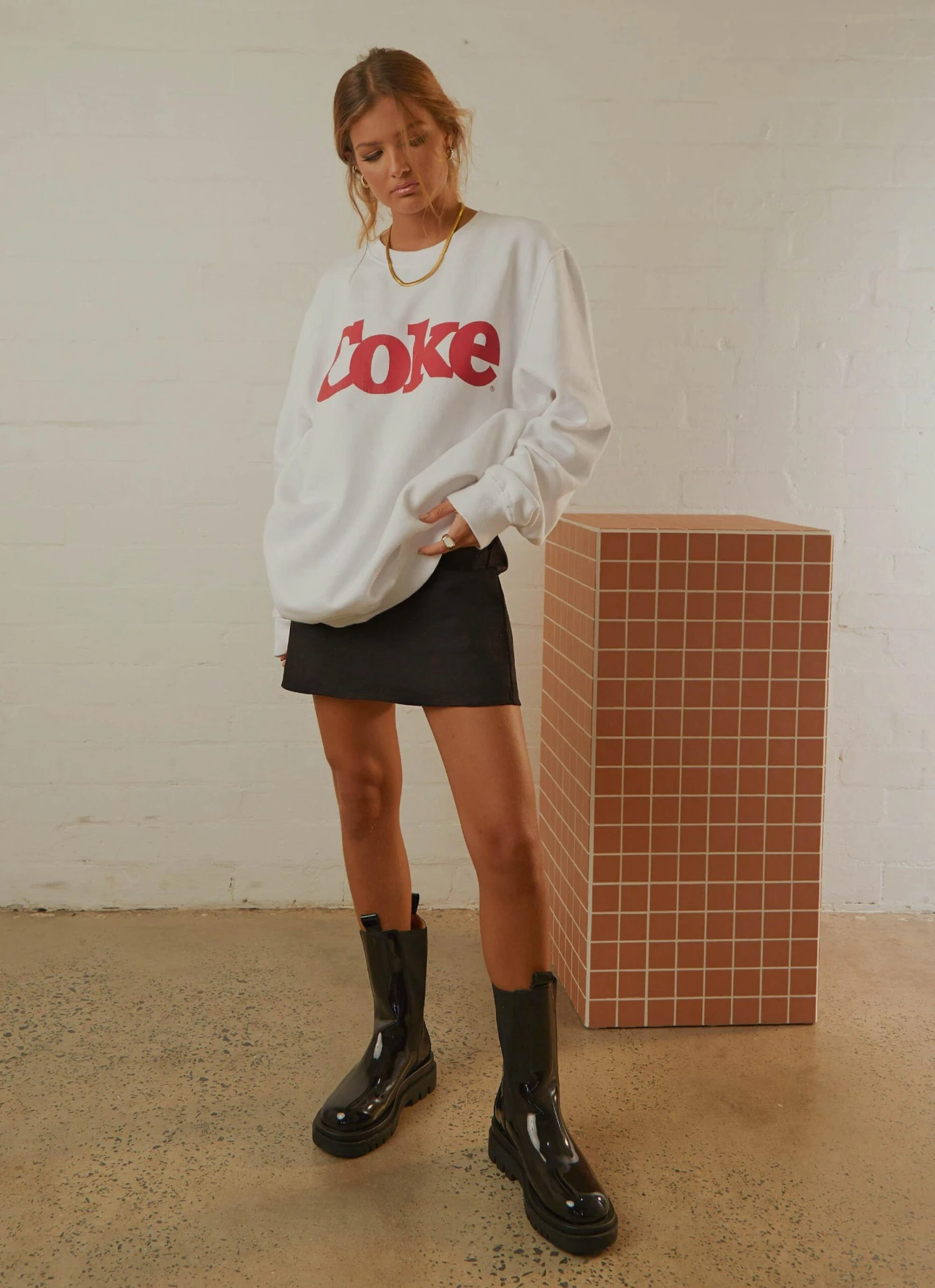 Coca Cola World Sweat - Vintage White 3 Coca Cola World Sweat - Vintage White - Image 3