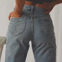 Classic Straight Jeans - 90s Blue -Outfityo Sales 10dfcf98384b4cc5a806301cebb0a120