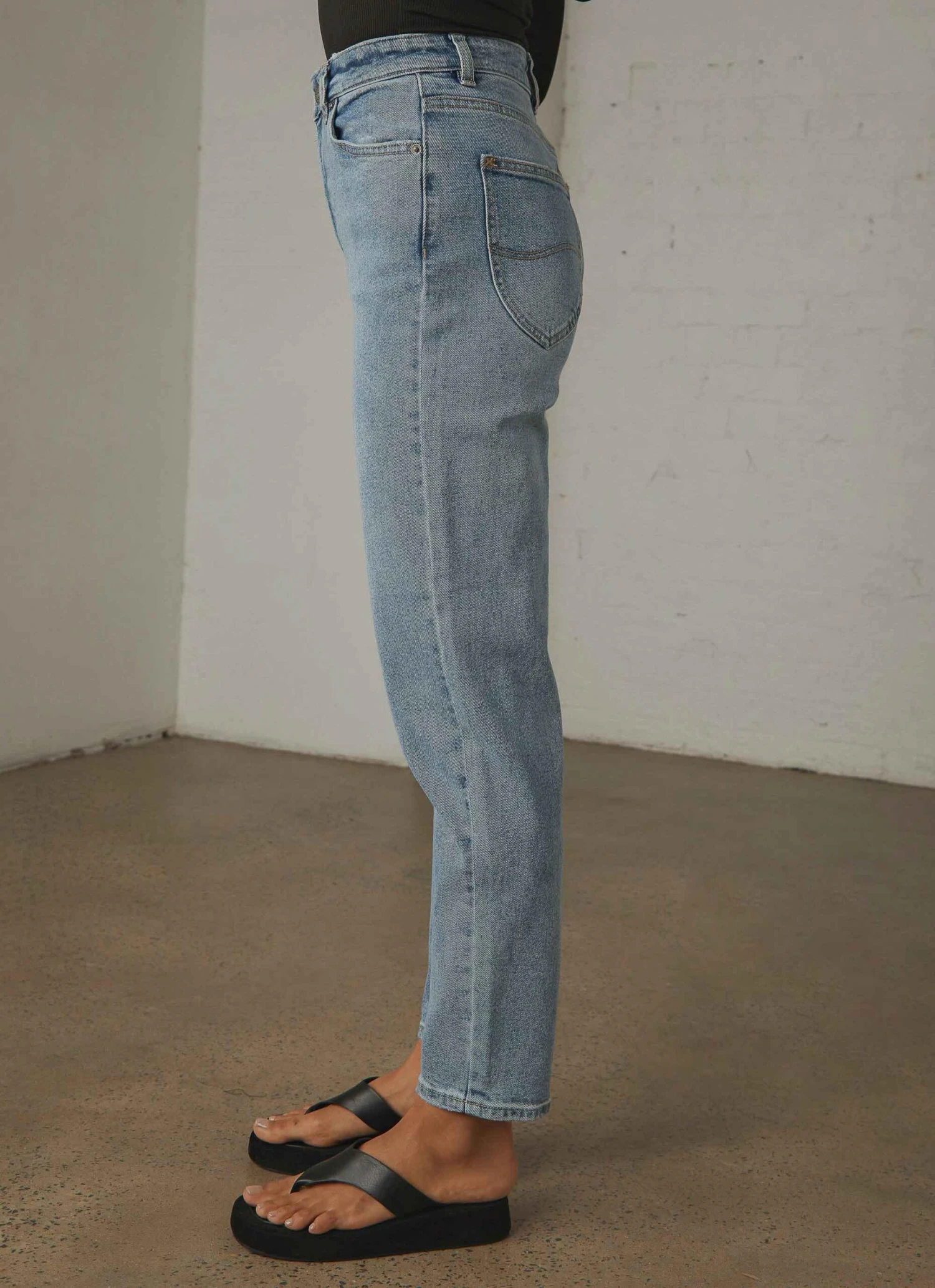 Lee Hourglass High Moms Jean - Bias Blue 4 Lee Hourglass High Moms Jean - Bias Blue - Image 4