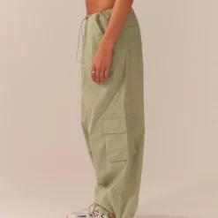 Hacker Parachute Pants - Fern -Outfityo Sales 26eec7379f214790a7b2b6623944baea scaled