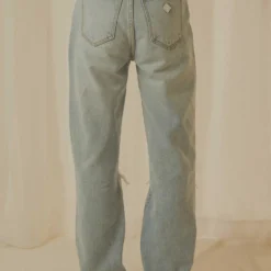 A 94 High Straight Jean - Deanna Organic -Outfityo Sales 4c985224da734bab88f5d01ae06f4531 scaled