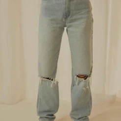 A 94 High Straight Jean - Deanna Organic -Outfityo Sales 552304d88fb44f49994ad97e8cff4125 scaled