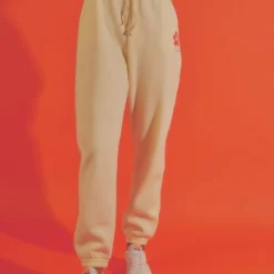 Vacancy Supply X Micke Lindebergh - Blume Sweatpant - Buttercream -Outfityo Sales 6073190d7622450f894aa7c94b707ea3 scaled