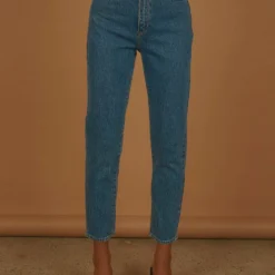 A 94 High Slim Jean - Chantell Organic -Outfityo Sales Peppermayo Jenaya 26.4.22 P4 96 scaled