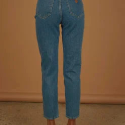 A 94 High Slim Jean - Chantell Organic -Outfityo Sales Peppermayo Jenaya 26.4.22 P4 98 scaled