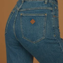 A 94 High Slim Jean - Chantell Organic -Outfityo Sales Peppermayo Jenaya 26.4.22 P4 99 scaled