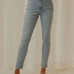 Wrangler Tyler Rolled Jean - Integral Vintage -Outfityo Sales a812d5318507453ba3e13be80a2b3604 scaled