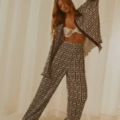 90s Muse Pants - Logo Mania -Outfityo Sales b8a3c92885f44bb3a7c17f10068ebda1 scaled