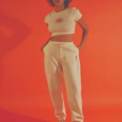 Vacancy Supply X Micke Lindebergh - Blume Sweatpant - Buttercream -Outfityo Sales cc6aedb6568b4a54977c5d407df7d325 scaled