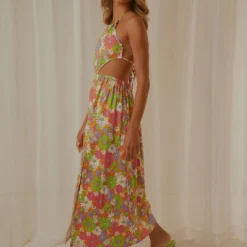 Weekend In Spain Maxi Dress - 70s Floral -Outfityo Sales d7adceaa40c840ec9f09f3192ba21b6a scaled